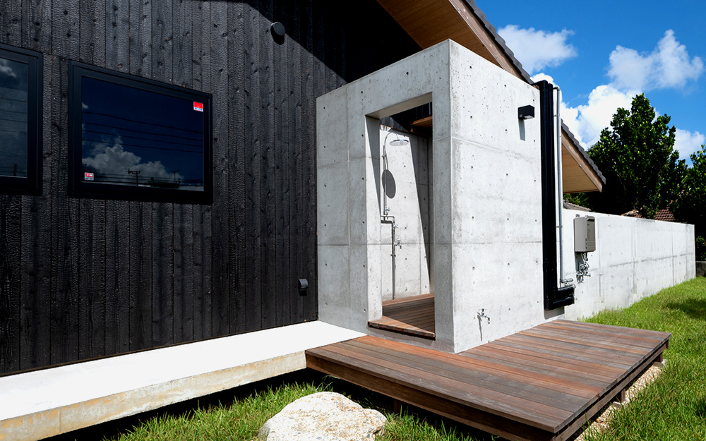 屋外シャワールーム外観